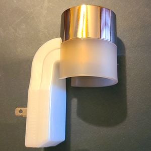 Bath and body wallflower with light